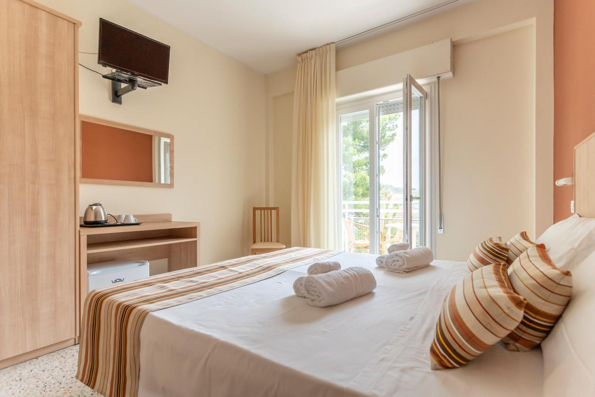 Hotel Cormoran Риччоне Екстер'єр фото
