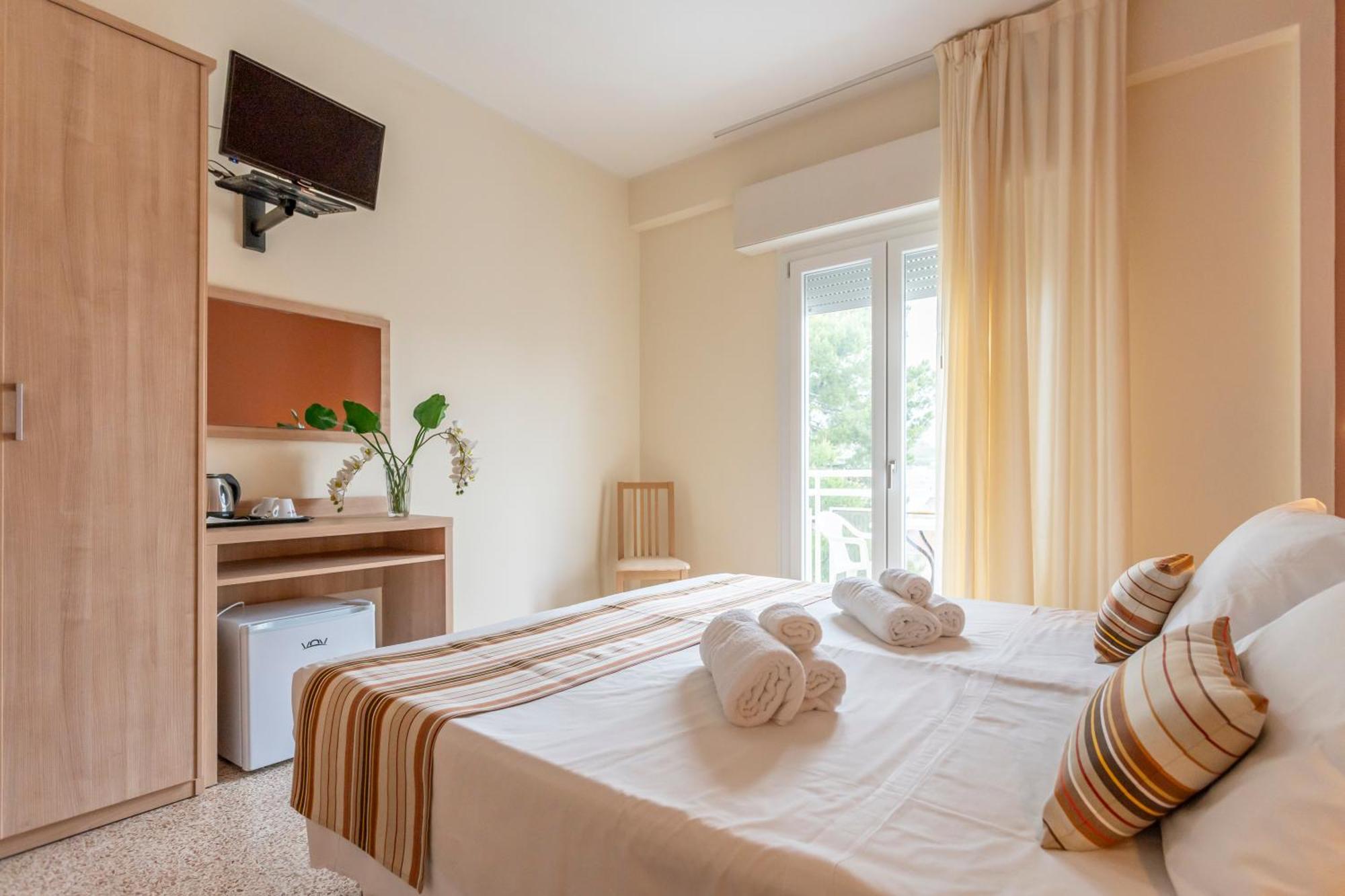 Hotel Cormoran Риччоне Екстер'єр фото